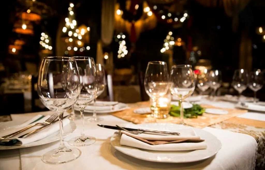 Düğün Menüsü Protokolü: Gastronomi Sanatı, Diyet Yönetimi ve Misafir Memnuniyeti