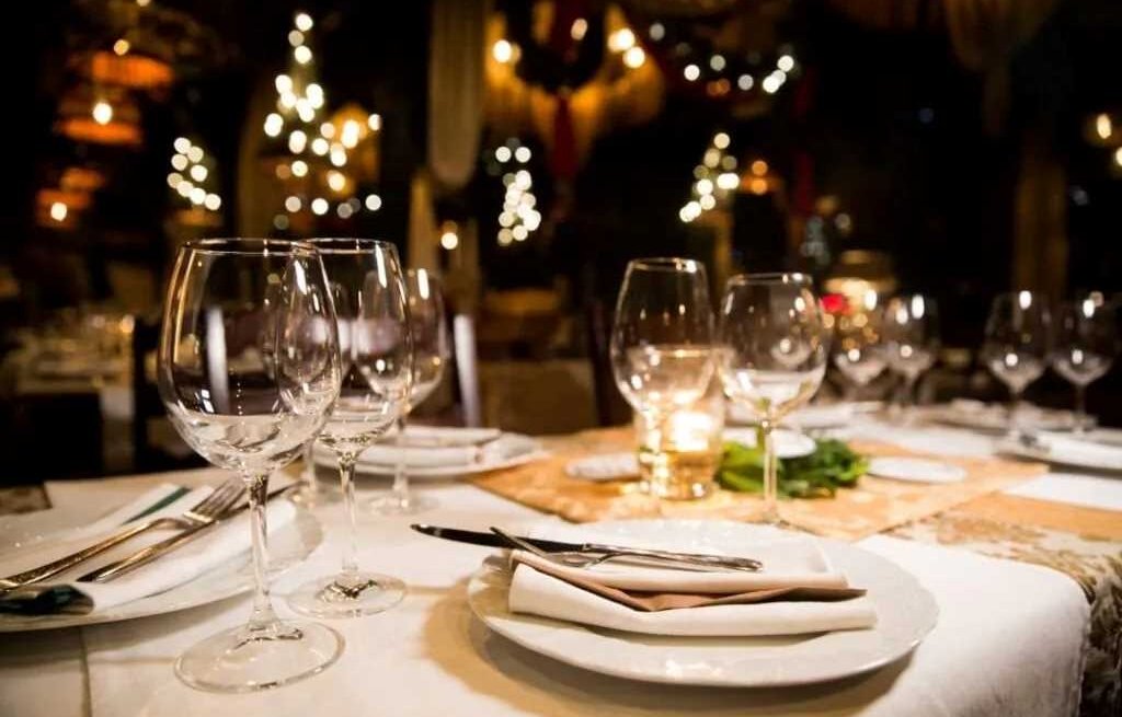 Düğün Menüsü Protokolü: Gastronomi Sanatı, Diyet Yönetimi ve Misafir Memnuniyeti