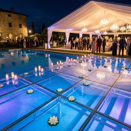 Düğün Tasarımında Su Ögeleri ve Havuz Üstü Sahneleme : Liquid Luxury